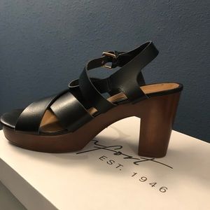 Comfort Crossband Platform Sandals Size 8 1/2